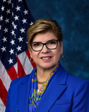 Nellie Pou profile photo